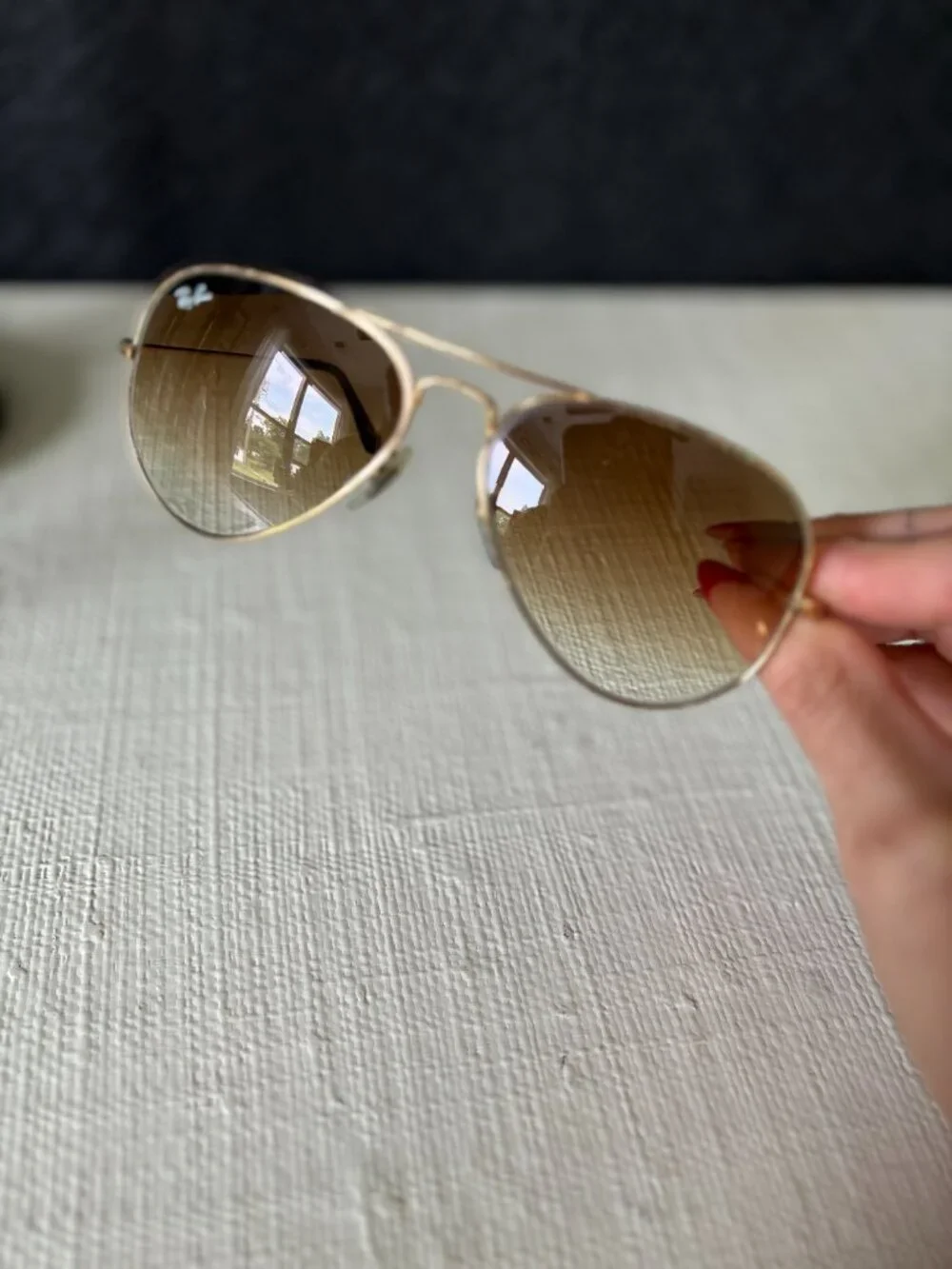 Ray-Ban no visible